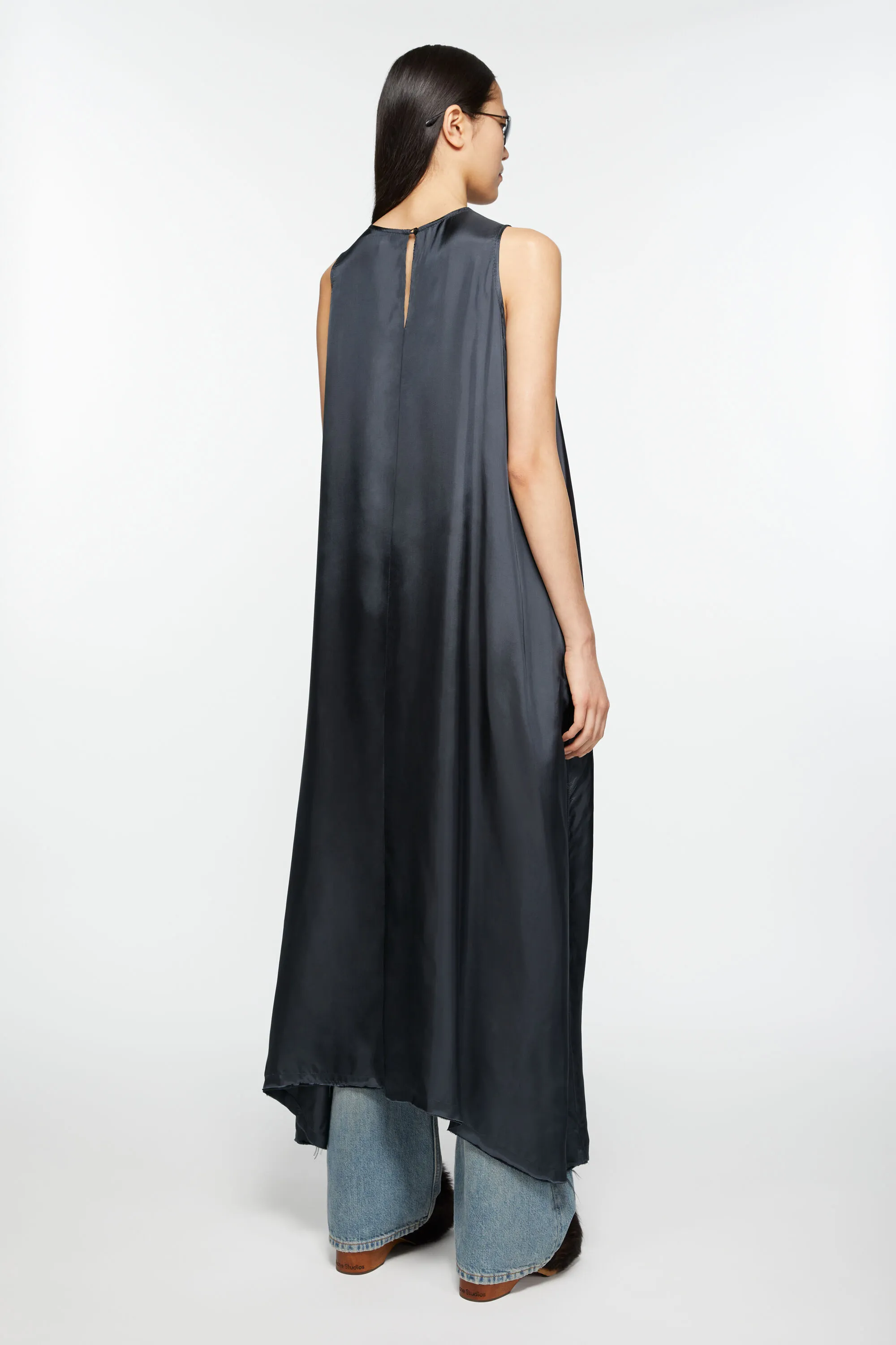 Sleeveless dress