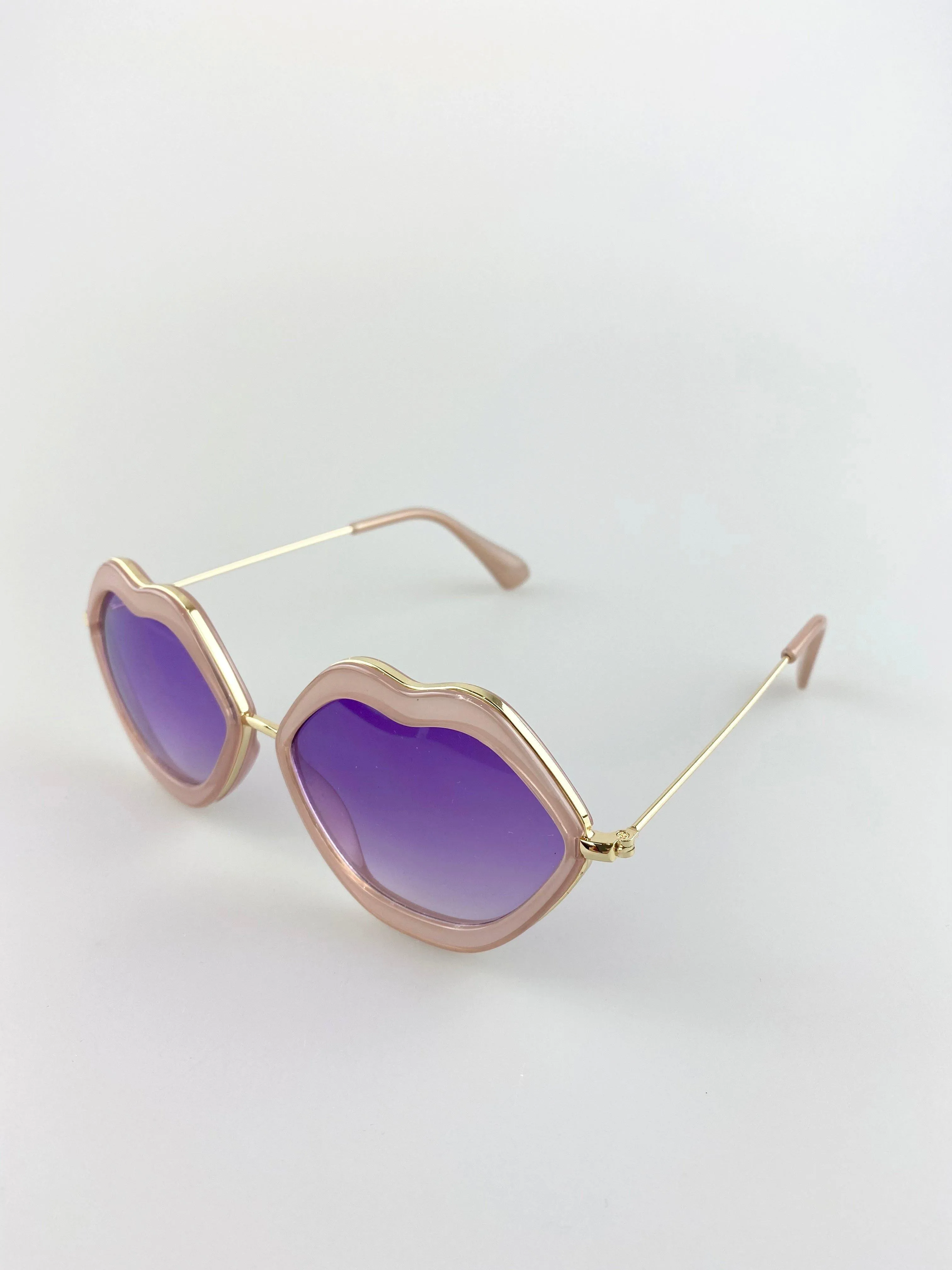 Sunglasses | Purple Ombre Lense Lips Sunglasses | SVNX